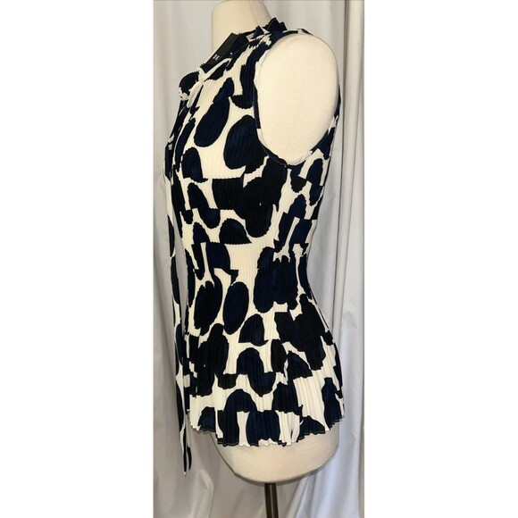 DKNY Sleeveless Blouse Tank Top For Suits Office Size Large Cream Black Navy - Picture 6 of 9